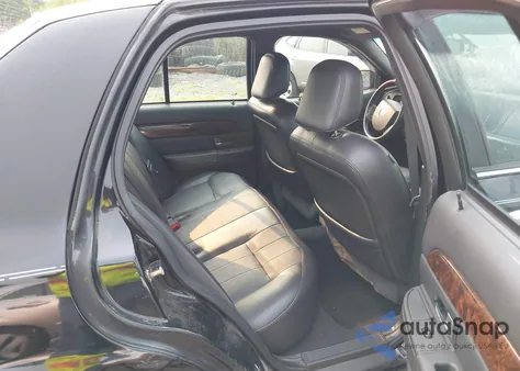 2005 Mercury Grand Marquis Ls/Lse from USA, damaged, VIN 2MEHM75W25X624001